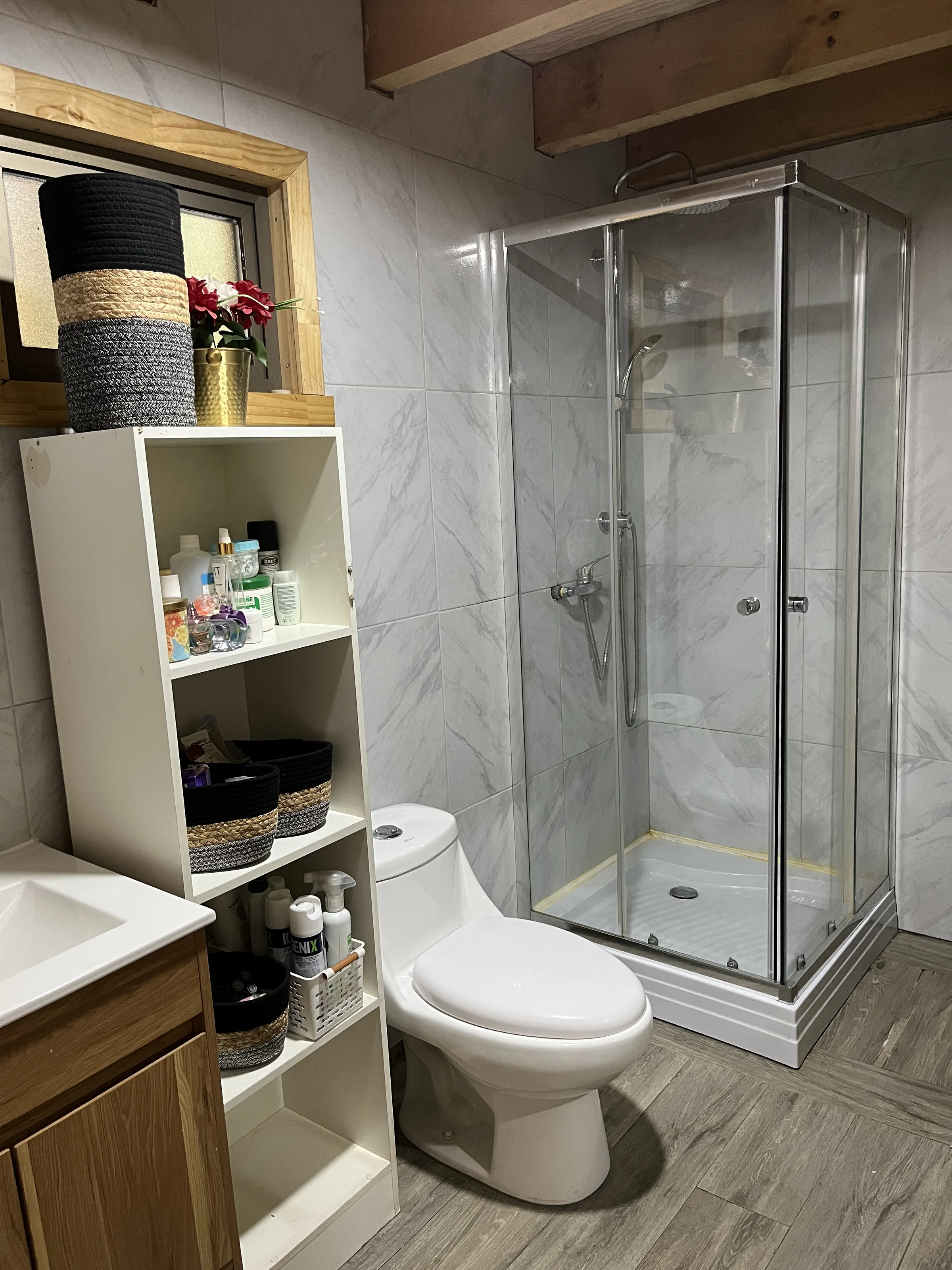 Baño renovado moderno